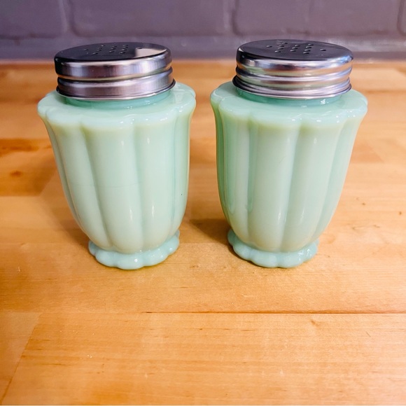 The Pioneer Woman Timeless Beauty Jade Green Milk Glass Salt & Pepper Shaker Set - Picture 2 of 10